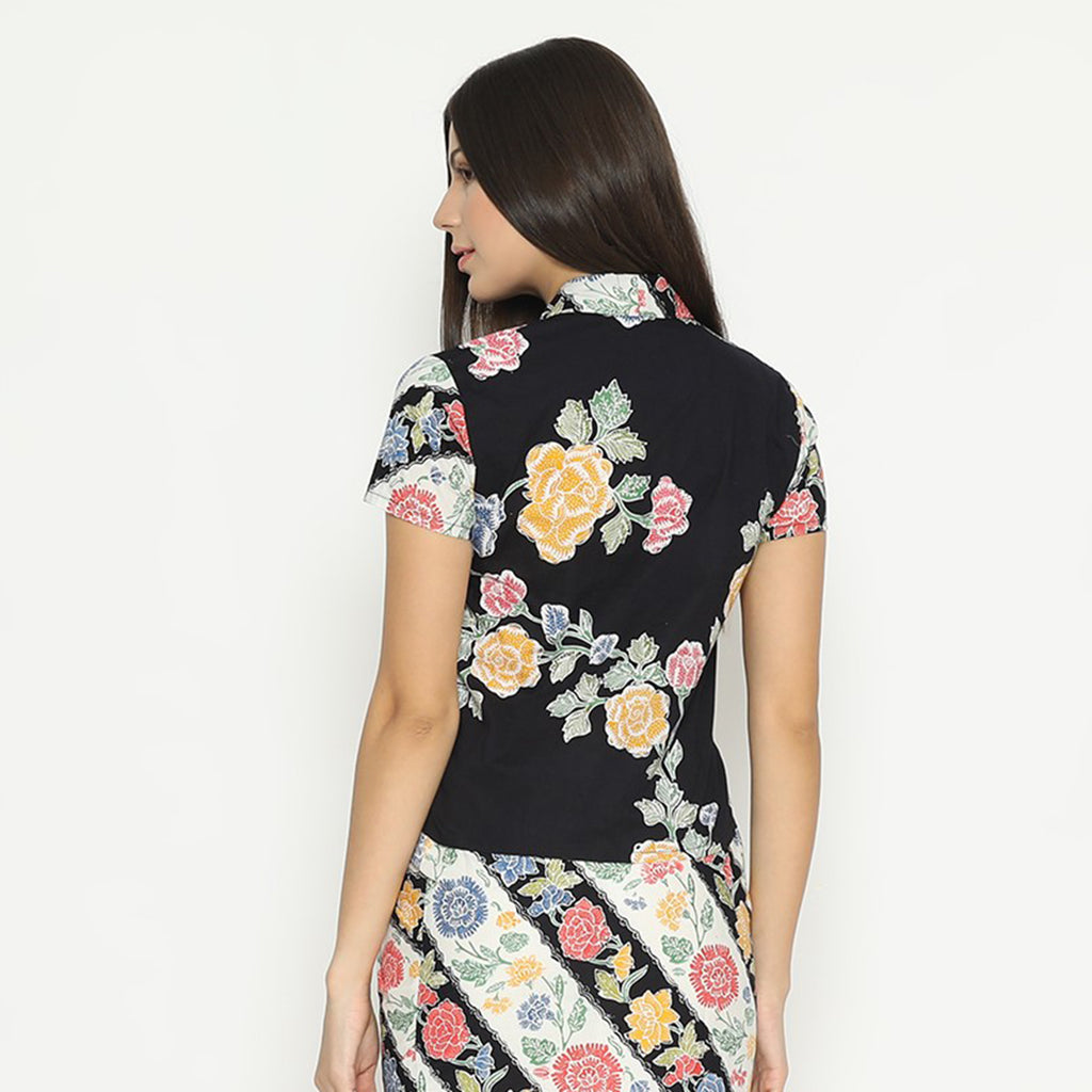 Kebaya Batik Lestari