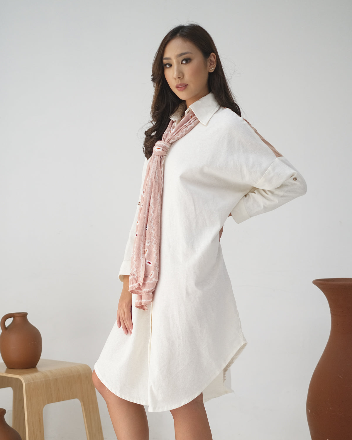 Kemeja Shirtdress dengan Shawl Jumputan Naila