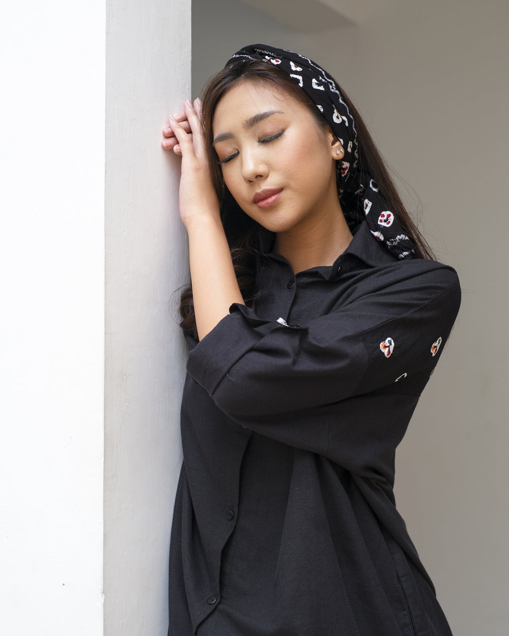 Kemeja Shirtdress dengan Shawl Jumputan Naila