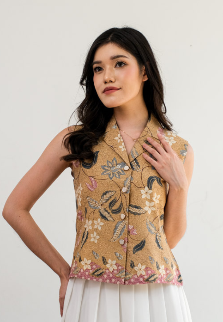 Kinasih Vest