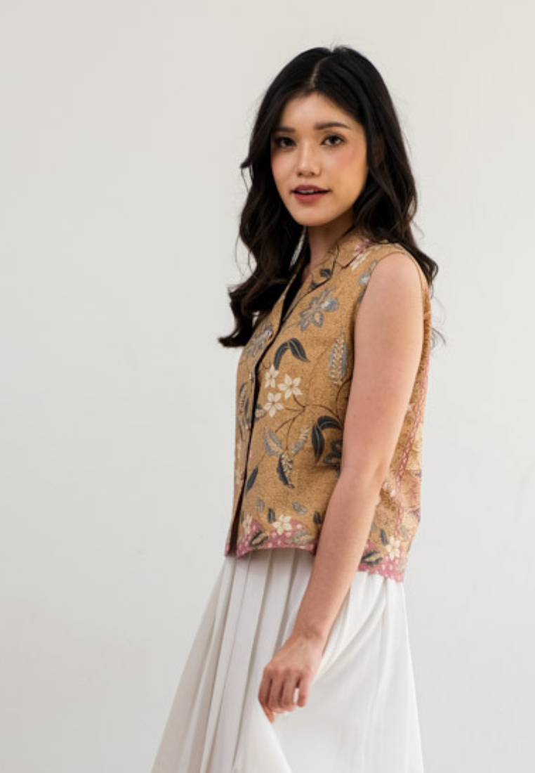 Kinasih Vest